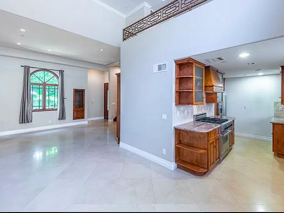 3rd image of 1027 10th St Unit 3