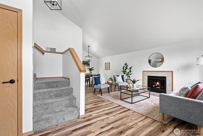 3rd image of 7307 Morning View Avenue NE