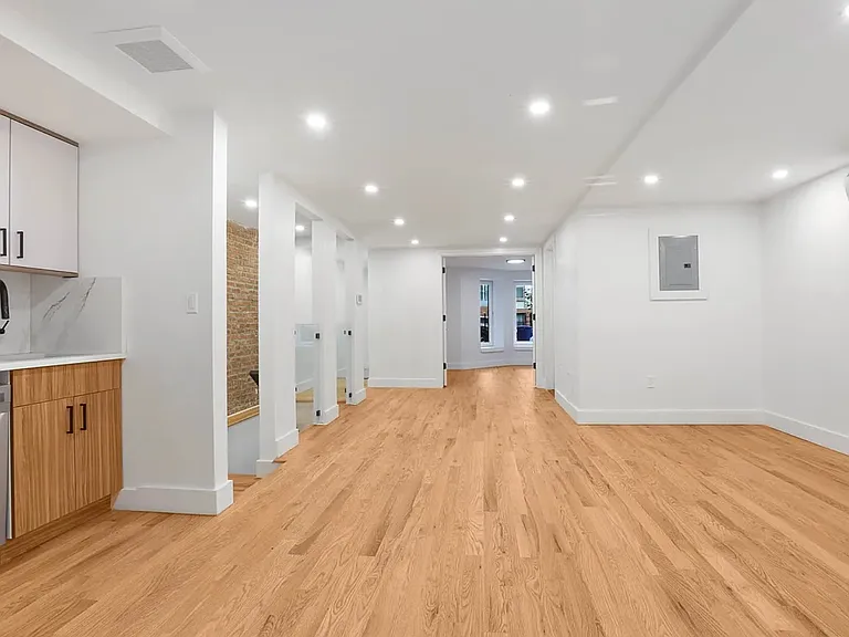 694 Park Pl #1 — Photo 2