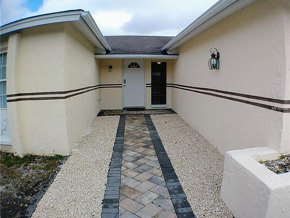 4th image of 10934 Water Oak Dr