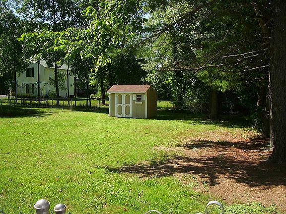 Rear Yard 55x149 with Shed