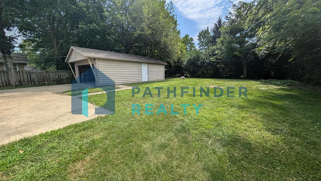 3 bed, 1446 sqft, $1,600 — Photo 2
