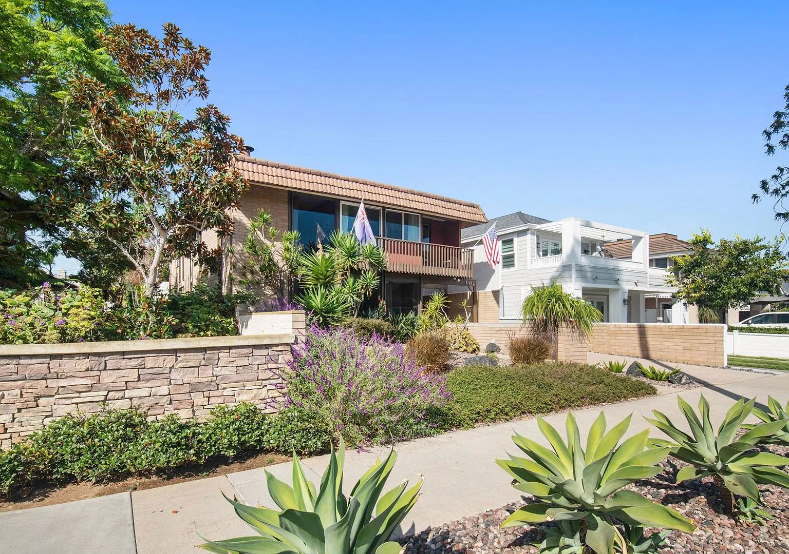 Custom Home with Views of Golf Course — Photo 1