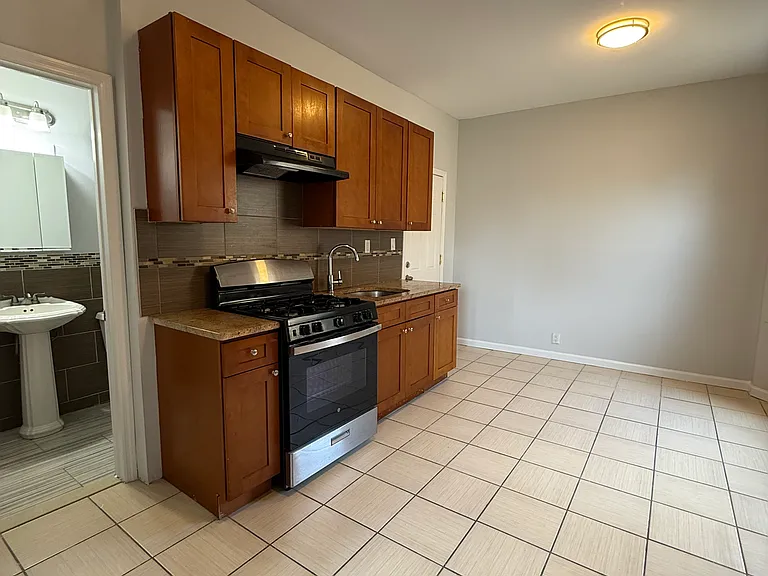 145 Park Ave #5 — Photo 2