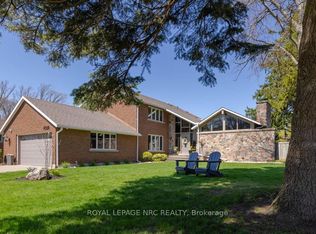 4 Maplewood Dr, Saint Catharines, ON L2M 3P1