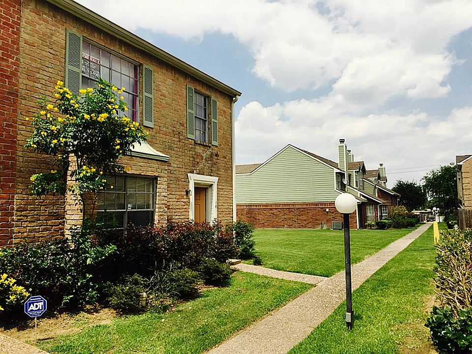 1st image of 64 W Park West Dr