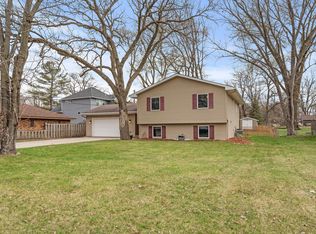2812 Sherwood Rd, Mounds View, MN 55112
