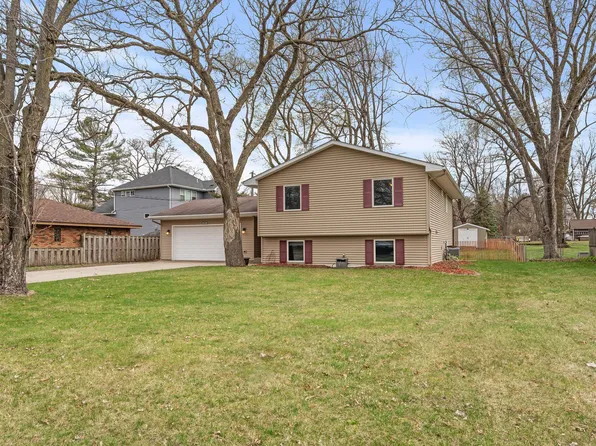 2812 Sherwood Rd, Mounds View, MN 55112