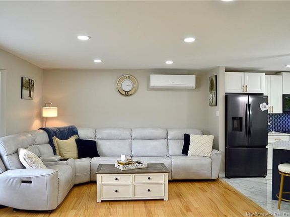 4th image of 10 Wilson Dr