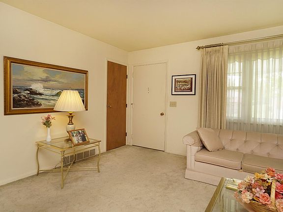 5th image of 286 Beechridge Dr