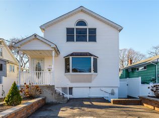 20 6th St, Bayville, NY 11709