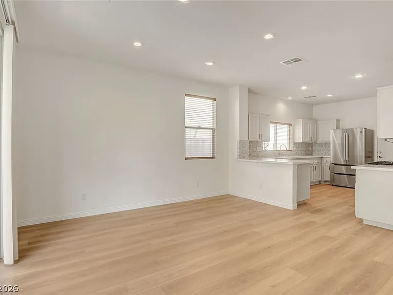 10808 Wallflower Ave — Photo 9