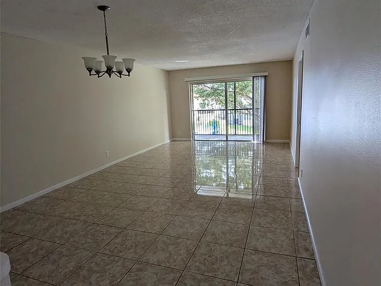 9800 N Hollybrook Lake Dr #9303 — Photo 8