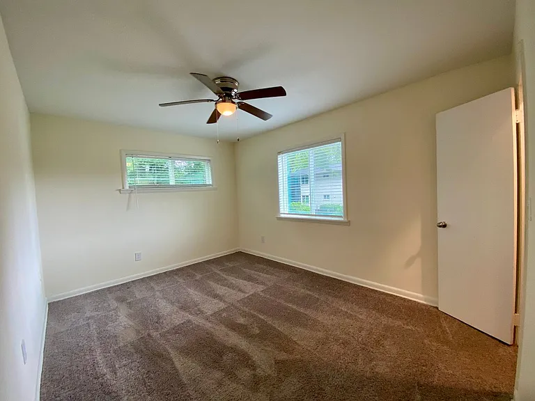 Oak Pointe Apartments — Photo 20
