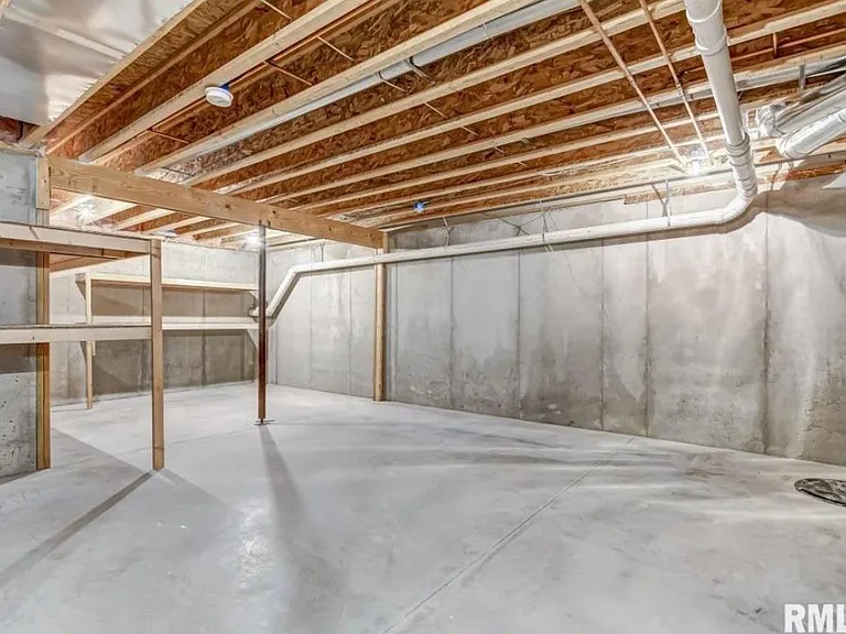 1811 Spartan Dr — Photo 32
