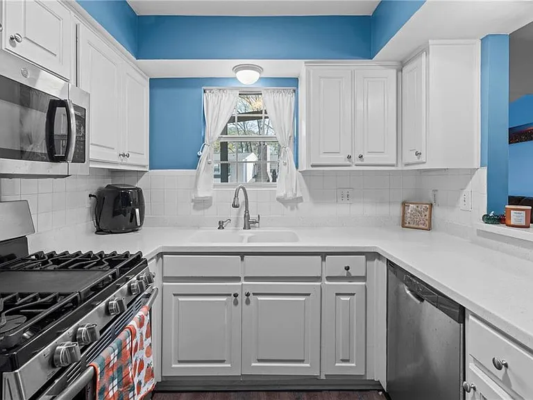 547 Picketts Bend Cir — Photo 9