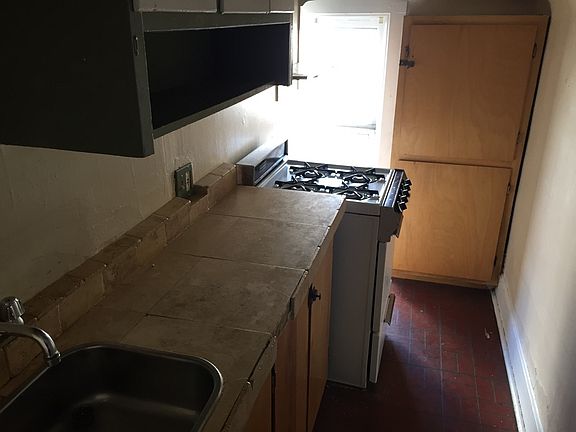 5th image of 1638 N High Street # Top Floor