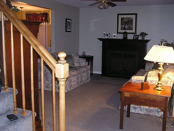 living room w/fireplace