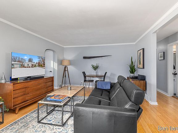 4th image of 105 E 31st St