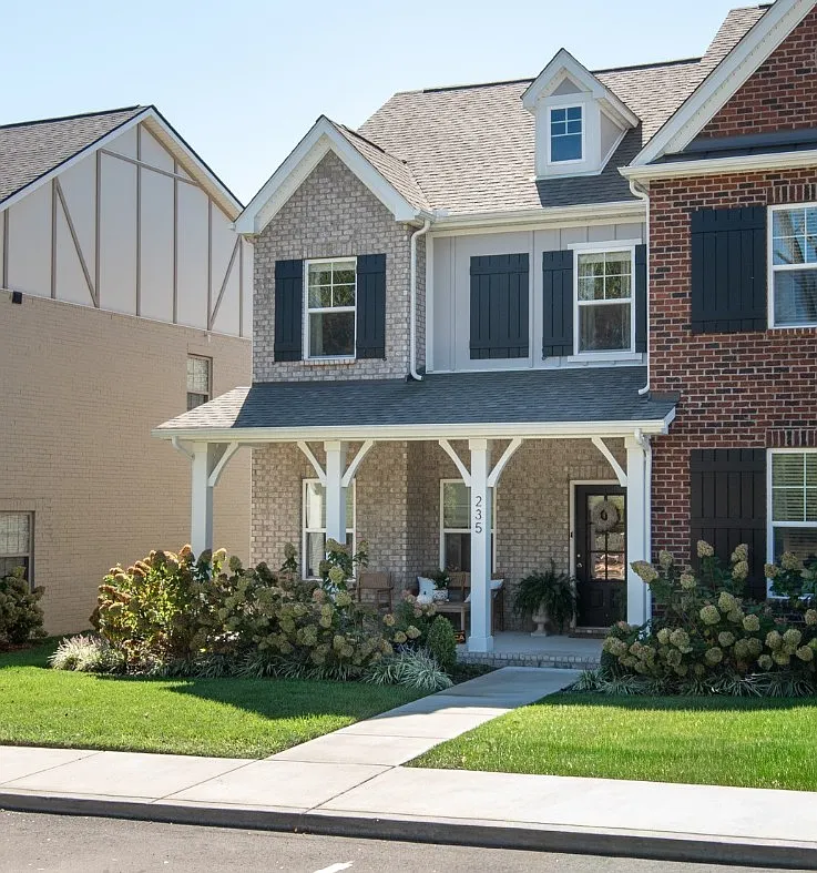 3 bed, 2.5 bath, 1841 sqft, $2,400 — Photo 1