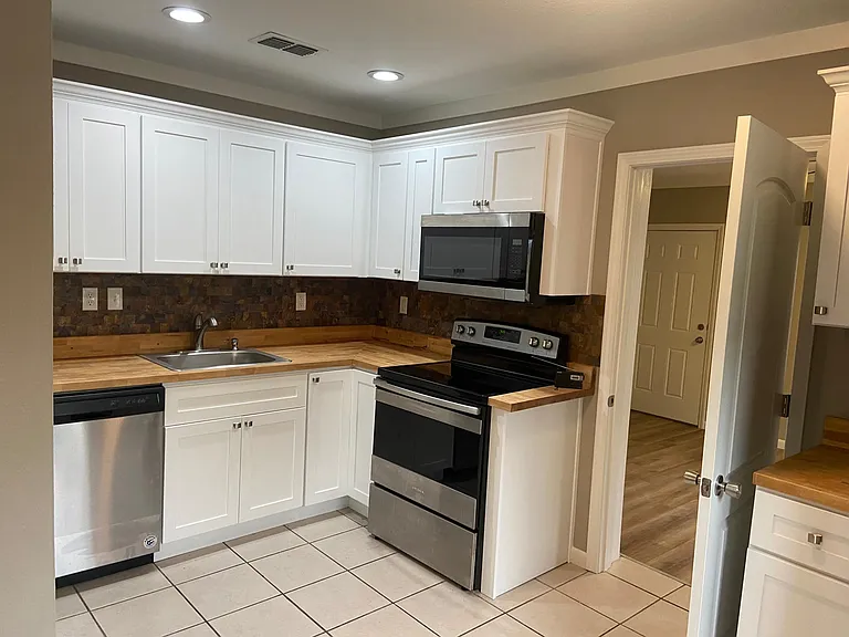 1701 Louise Ave — Photo 2