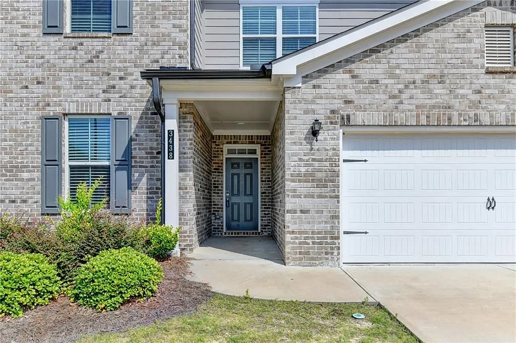 5 bed, 4.0 bath, 2833 sqft, $2,900 — Photo 3