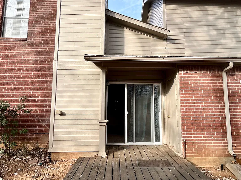 1450 Meadowood Village Dr — Photo 16