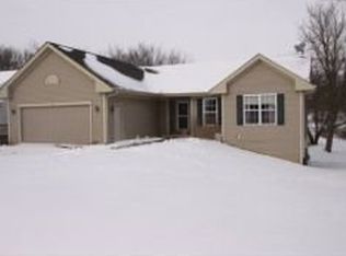 121 Pembroke Rd SW, Poplar Grove, IL 61065
