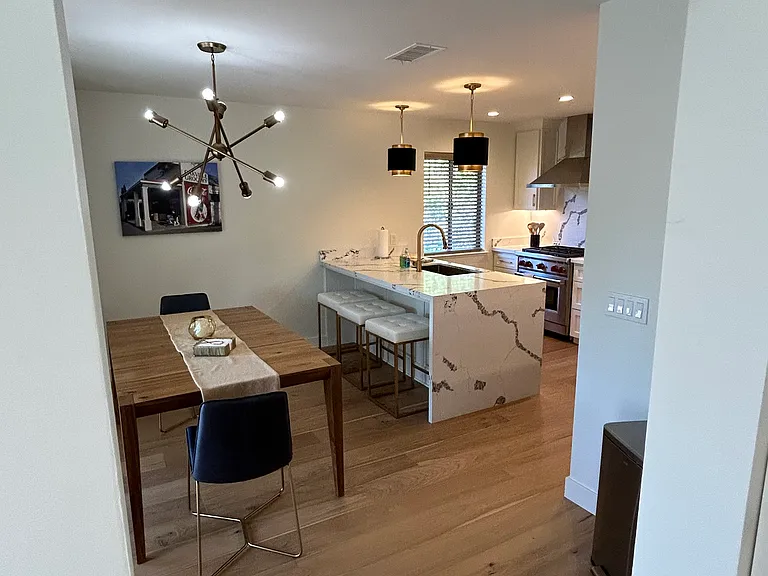 1082 Mariposa Ln — Photo 3