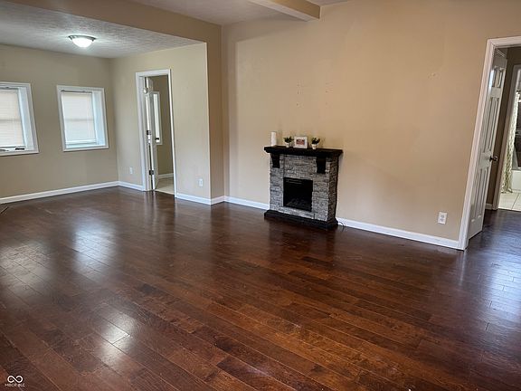 5th image of 305 N Market St