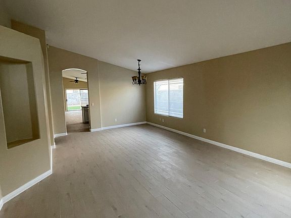3rd image of 1038 W Tremaine Ave