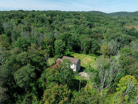 4th image of 250 Highview Road