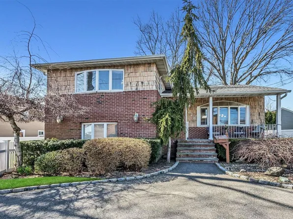 228 Roosevelt Avenue, Massapequa Park, NY 11762