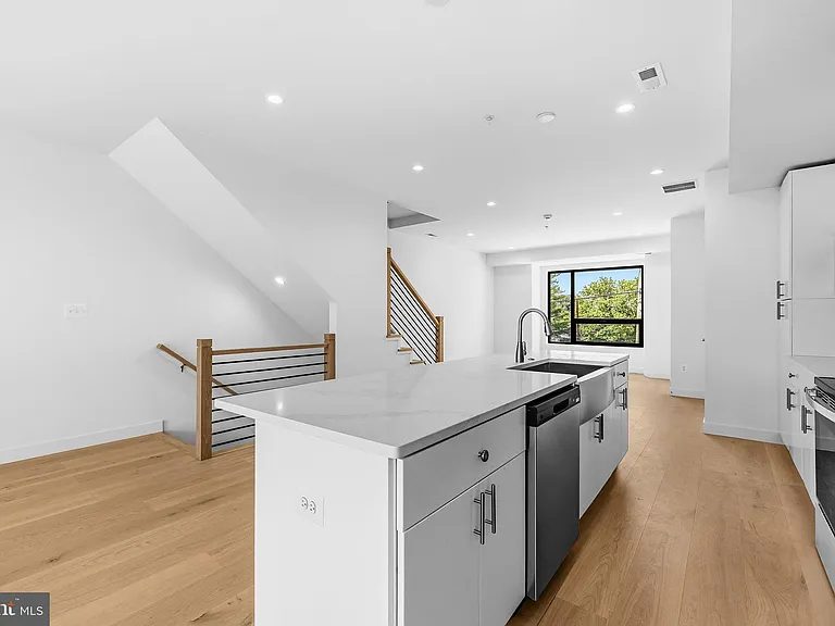 2534 Elvans Rd SE — Photo 8