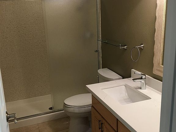 3rd image of 3409 Scenic Dr