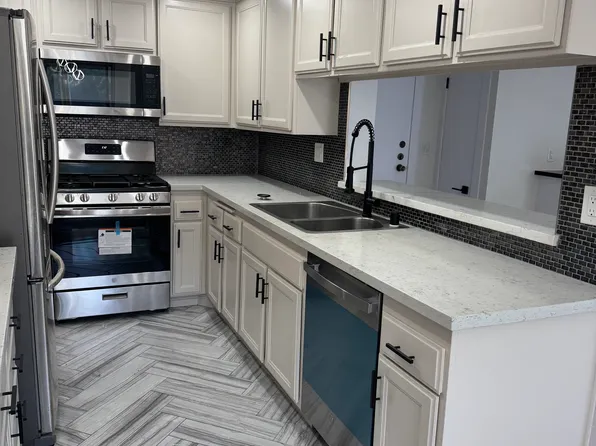 14209 Riverside Dr APT 102, Sherman Oaks, CA 91423