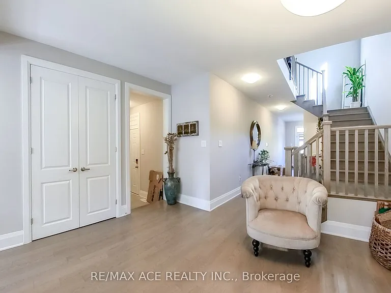 261 Marigold Ct — Photo 8