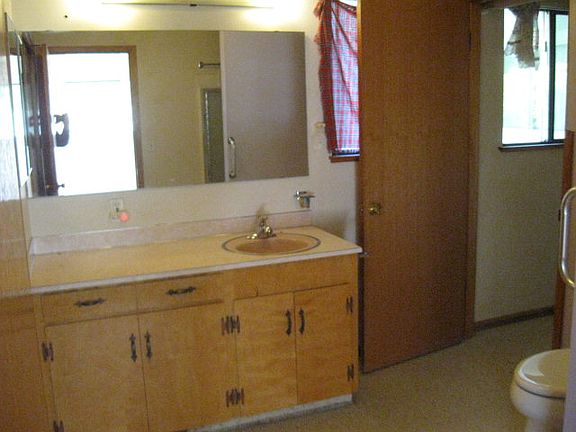 5th image of 1459 Bryant Ave