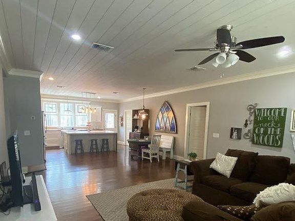 2nd image of 215 Ashridge Dr