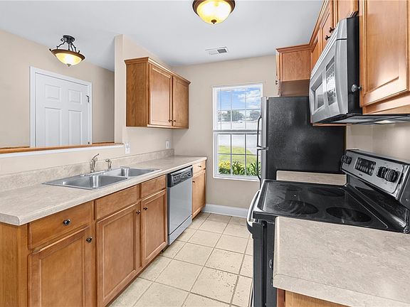 5th image of 248 Tamarack Dr
