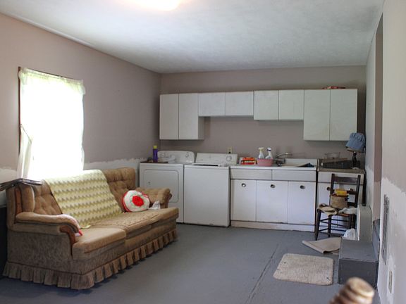 5th image of 452 Ewing Ln