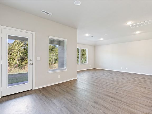 4th image of 701 Buffalo Ave