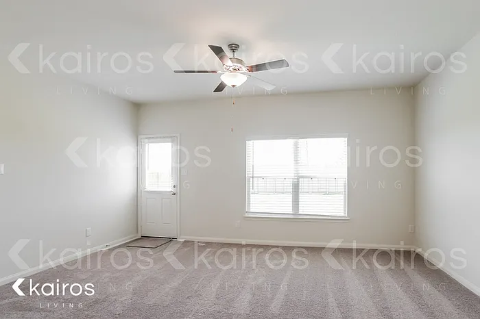 10730 Hillside Creek Dr — Photo 2