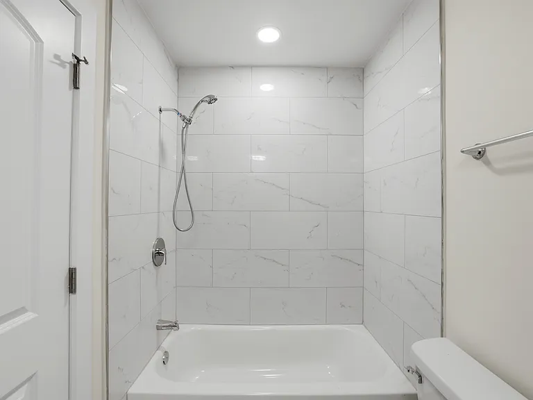 763 Wellington Ave #763 — Photo 21