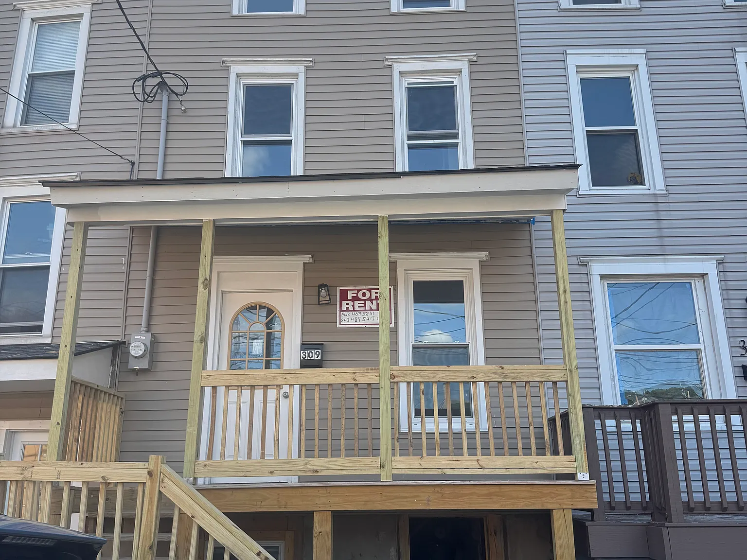 4 bed, 1320 sqft, $1,400 — Photo 1