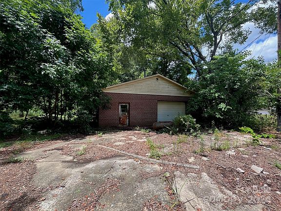 4th image of 2097 W Davidson Ave