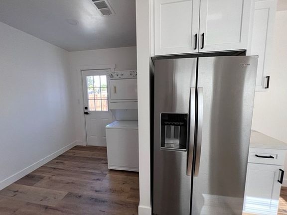 5th image of 601 W Kaweah Ave #605-B