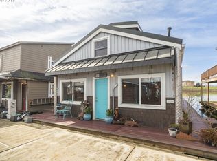 11710 N Island Cove Ln, Portland, OR 97217