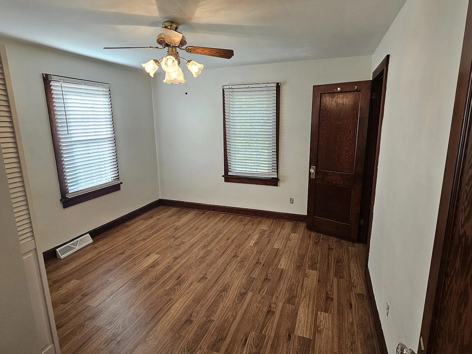2 bed, 900 sqft, $1,500 — Photo 3
