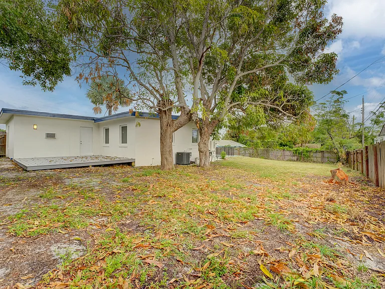 840 Bradley St — Photo 34